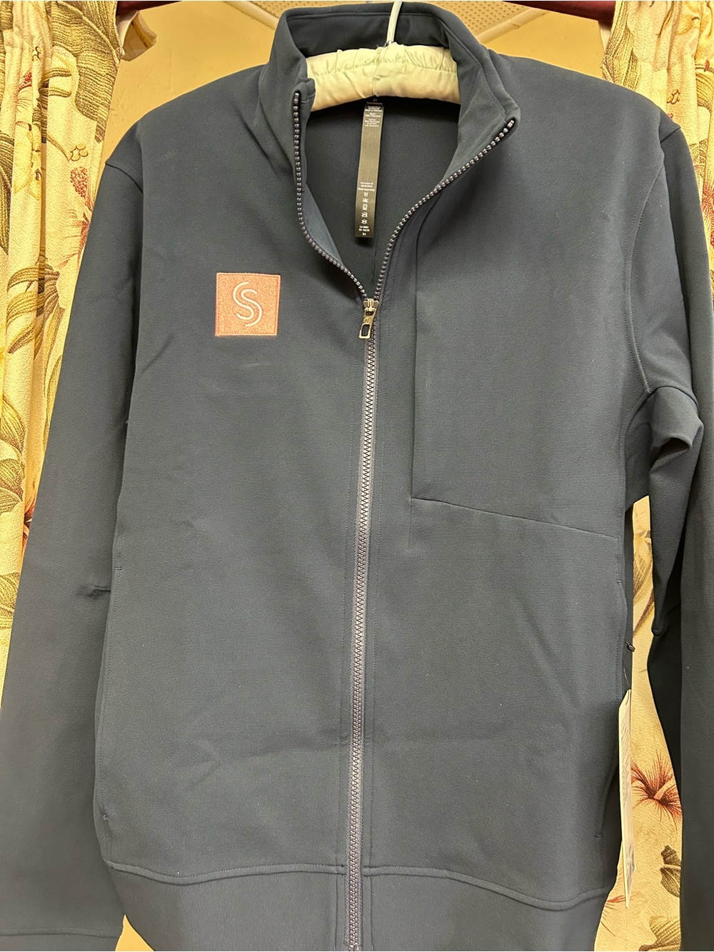 NWT MENS LULULEMON zip front ‘sojourn jacket’